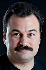 Фото актера Алпер Дюзен