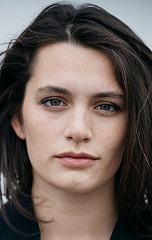 Фото актера Элла Румпф